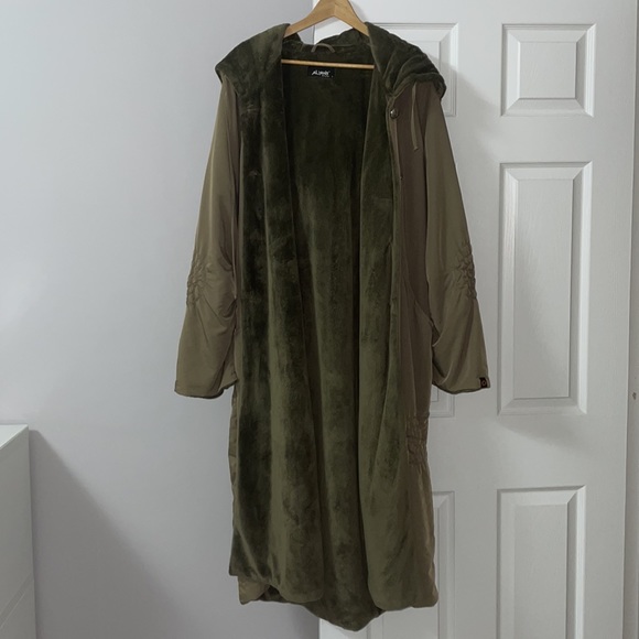 Long coat - Picture 3 of 3